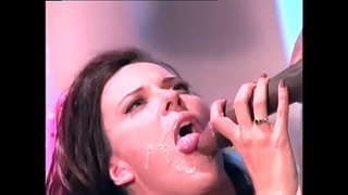 Сиеҳ шоҳ ва он меҳмон трахают ин голодную грудастую цыпочку