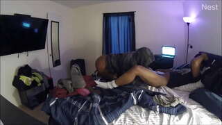 Chic intrufola fuori sul suo fidanzato cazzo