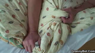 Vetus mulier seduxit young guy