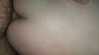 Hardcore, anal, follar con la chica sexy. Niña toma gran polla profundamente en su culo apretado.