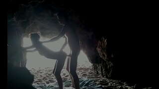 Fucking ຄູ່ຜົວເມຍຢູ່ຫາດຊາຍ