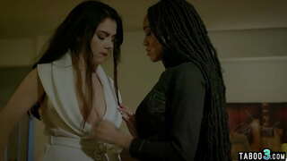 Grandi boven lines hefe satisfecho na su amtenar pretu