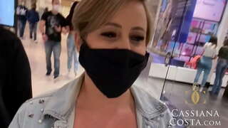 Nagpunta out na may isang kasamahan ng kanyang asawa