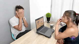 מזכיר הנשיא לקח את הזין של העובד לאחר