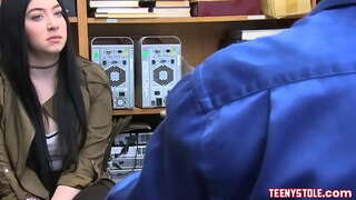 Horny is bòidheach an t-aodann teen pornstar ris an canar Amillia Onyx a ' faighinn punish fucked le tèarainteachd a guy with big dick