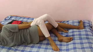 Studentica koledža Nalazi Na Kurac U Crnom Donjem rublju