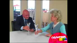 Vovo comendo egy kicsit a felesége előtt