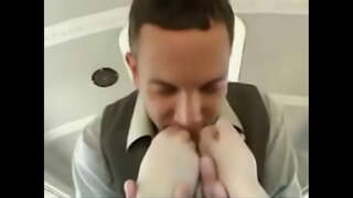 Gadis muda di dalam Bis