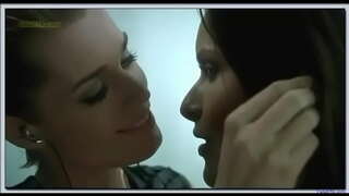 ���ກມ Romijn Rie Rasmussen ຍິງ kiss ໃນ Femme Fatale