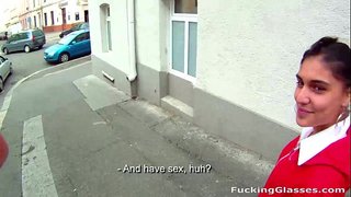 Fucking Spéaclaí - Leamh cutie Amala fucked le haghaidh airgead tirim