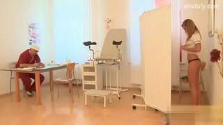 العسل teenie السنونو