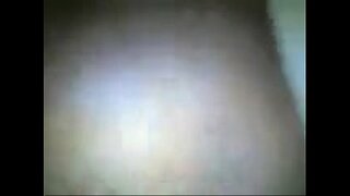 ���रगुती दाट तपकिरी रंगाचे केस एप्रिल