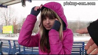 Pravi amaterski Eurobabe Gina Gerson pribil na vlaku