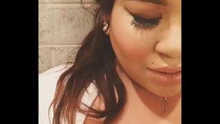 Instagram slut ດໍາ DDD Mamba ແດງໃຫ້ເຫັນຂອງນາງເລ່ ໗