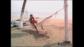 ג ' ינה היא ילדת טבע