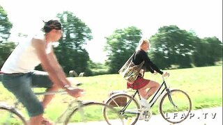 Jove i bonica estudiant amb grans pits tomba sodomisee et prise en doble p