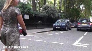 Seksi berkelip blonde Ashley Penunggang luar pertunjukan dan amatur voyeur babe