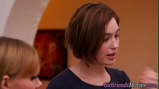 Teen Busty licks lesbiaidd