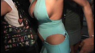 Vegye fel a lányok a klubban