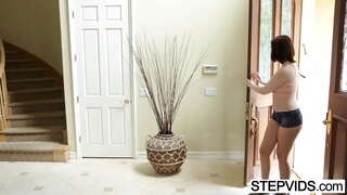 Stepbrother ебе неговата топла Маја Kendrick