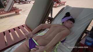 Нулган ачык-айкын бикини