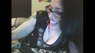 Fingering ስለጀመሩ ይታያል እና spreading pussy