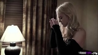 Малламуй Кенна заглатывает бузурги узви маленькими ручками, ва он киску вазнин трахают!