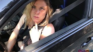 ���ोरा आगन्तुक माथि उठयो र उनको मा फिर्ता उनको ठाँउ