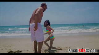 Young Kwaye Petite Ncinci Kakhulu Kubekho Inkqubela Jasmine Greynetic Efumana Ezincinane Pussy Twezekile Yi-Enkulu Cock Guy Ukusuka Beach