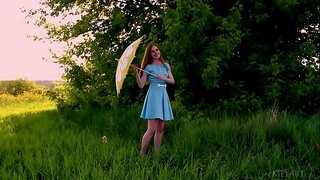 Ukrainian katahum Canara undressing sa gawas