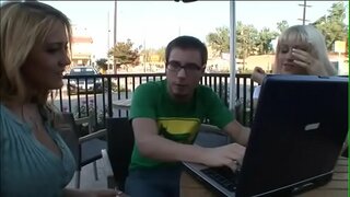 Ň�个讨厌的挑艺术家的前夕，劳伦斯特丽娜-迈克尔斯有在受