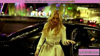 Sarışın gəlir, öz клиентке, dominant бизнесвумен.Ona asiyanın bəlkə də soyunmaq və don turkish istifadə edərək.Vaxt yalama pussy.Bundan sonra o, rubs haqqında, onun və görür ki, o насаживается onun sifəti o qədər кончает ona ağız.O, barmaqları ilə toxunan və xahiş edir ki, cum