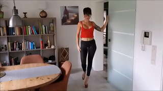 Lara Bergmann është tharë nga prapa!