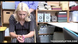 TeenShoplifter.com - Teen Shoplifter Con Piccole Tette Si Fa Scopare Trattare Con La Perdita Di Addetto Alla Prevenzione