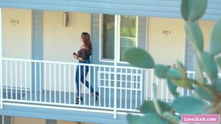 Stepmom mihinana ny vehivavy miray amin&#039;ny vehivavy tanora stepdaughters voloina cunt