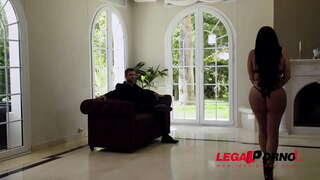 Curvy ลาติน่าแม่บ้าน Kesha Ortega ปล่อยให้หัวหน้าหล่อนหัวนมใหญ่และเปียสีชมพู GP848