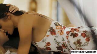 Лесбийский ilə cinsi милфой və hələ gənc sarışın