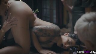 ���ीना का आनंद लिया जा रहा है कृपा करके रीगन