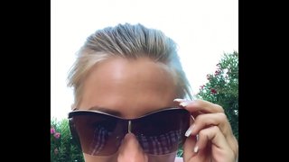 ���ම ඇඟිල්ල මගේ දැඩි cunt මත මහජන තණකොළ