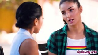 Ember и Емили се планираат да се јават на правопис