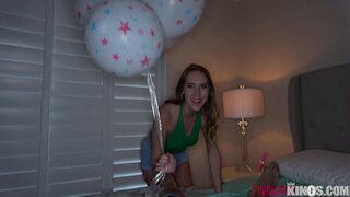 Cheum-Sis a ' Toirt Tight Pussy a Bràthair air a B-Latha