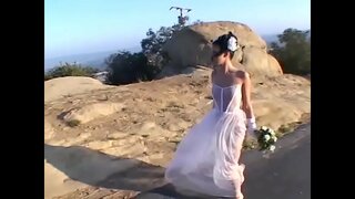 Nešťastná mladá opuštěná žena dává hlavu a pak přibil dva dobrosrdečný smoothers