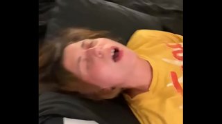 Slut asawa giiyot pinaagi sa duha ka mga dicks