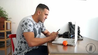 Ja ne on! ep-6 : Seisoo tiellä!