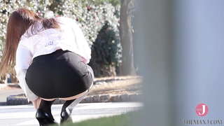 À�Asal mór】Sí seduces lewdly le h bhuailtí thighs peeking amach as a chreasa gairtéir. [bunc 001]