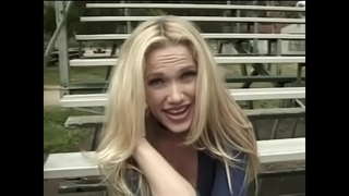 Кузь йырси вылын нискыланы гостиная ёзъёсын юнгес ӝутэмын обожать блондинкаослы