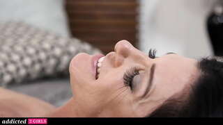 ���ියවර-අම්මා පිස්සු හැදිලද ඇය සමලිංගික දැරියගේ මව