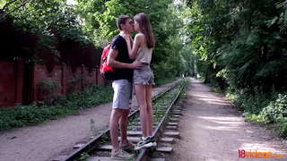 18videoz - du bat cute aurpegia eta gorputz lirain bat